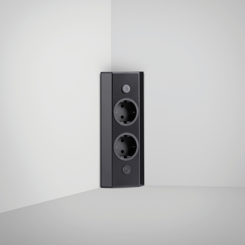 Naber Mira ES5, черный матовый, 2 розетки Schuko, угловой элемент подрозетника, 7053114