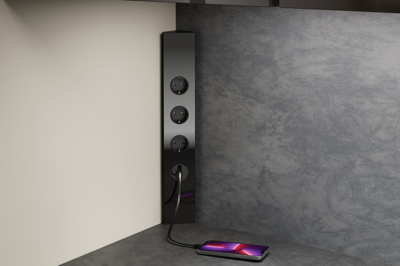 Naber Mira угловое стекло USB C Snap, черный алюминий/черное стекло, угловой элемент розетки, розетка Schuko, 7053203